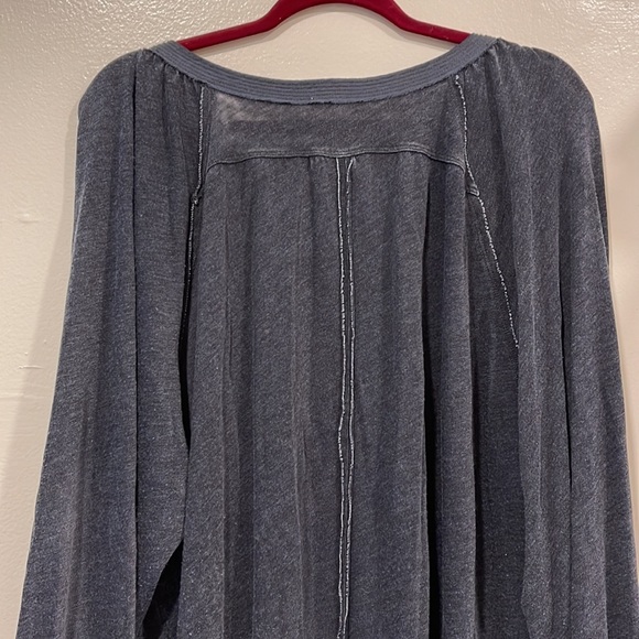 Oversized Free People top. Medium - Picture 6 of 6
